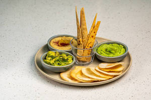 Crispy Pita With Hummus And Guacamole