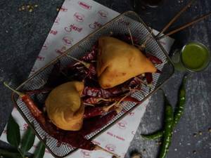 Samosa Plate (2 Pc) (150 Gm)