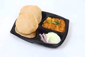 4 Poori With Bhaji