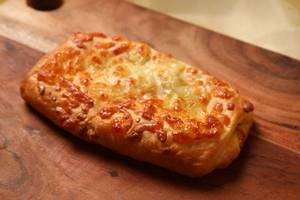Spicy Garlic Cheese Croissant Roll