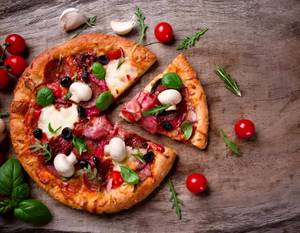 Garden fresh pizza