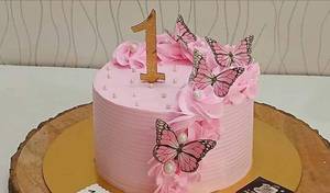 Fruity strawberry cake