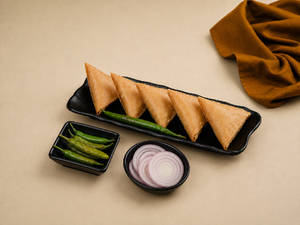 ONION SAMOSA (1PC)