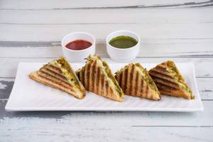 Aloo Matar Cheese Toast