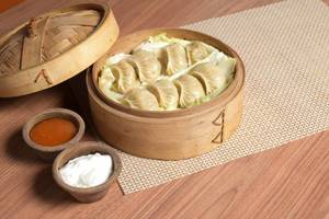 Veg Steamed Momos [8 Pieces]