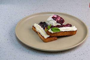 Maple Berry Toast