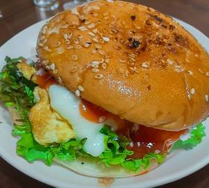 Spinach corn tikki burger