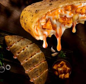 Makhani Paneer Tikka Garlic Bread