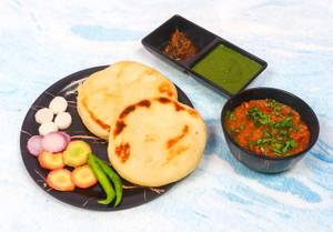 Chole with 2 Kulche