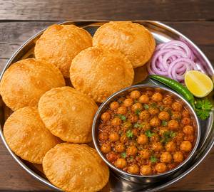 Chole With 6 Poori
