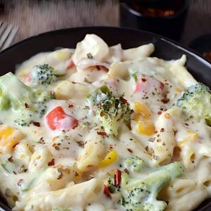 Creamy white sauce pasta