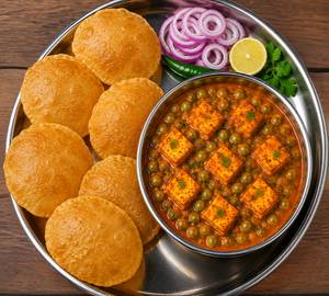 Matter Paneer With 6 Poori