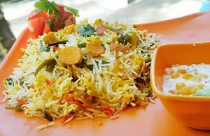 Veg Biryani With Raita
