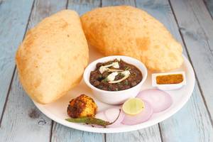Chole Bhature [2 Pieces]