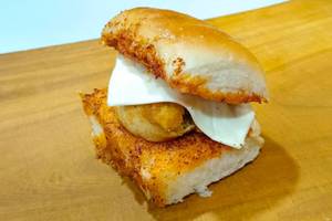 Schezwan vadapav with cheese