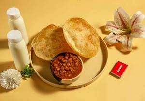 Desi ghee chole bhature