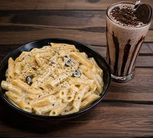 White Sauce Pasta With Oreo Shake