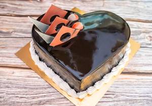 Heart shape chocolate cake