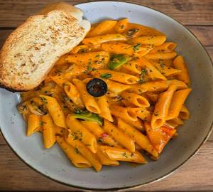 Mix sauce pasta
