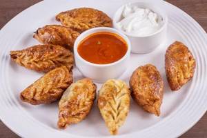 Fried Paneer Momos [6 Pieces]