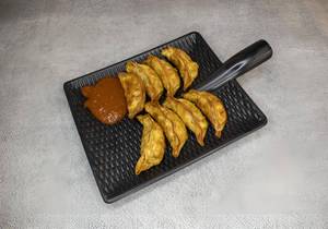 Schezwan Momos [8 Pieces] 