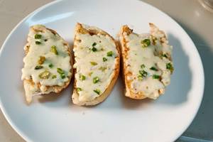 Cheese Chilli Garlic Bread [3 Pieces]
