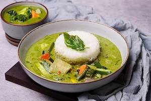 Green Thai Curry With Steam Rice