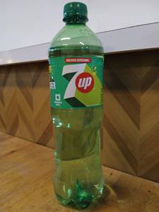 7 up soft drink (750ml)