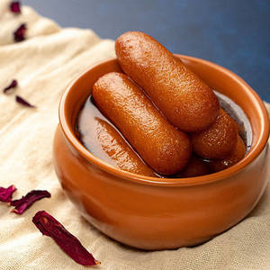 Lamba Gulab Jamun