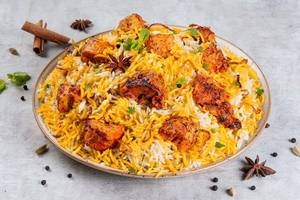 Lucknowi Tandoori Soya Chaap Biryani (Serves 1)