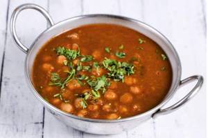 Chole with 5 Poori
