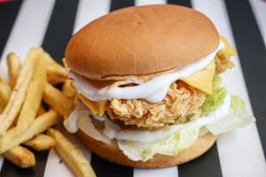 Al Baik Chicken Zinger Burger