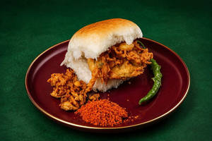Chura Crispy Jumbo Vada Pav