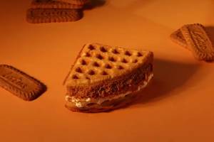 Biscoff Cream Cheese Cake Waffle
