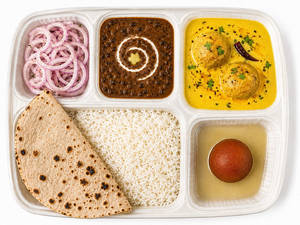 Jumbo Kadhi Pakoda Thali