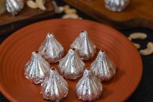 Kaju Samosa