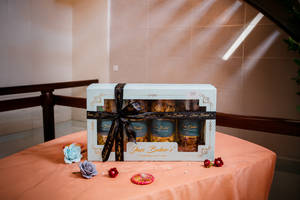 Premium Jass Baker's 4-Jar Gourmet Cookie & Snack Gift Box