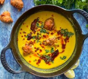 Kadhi pakora