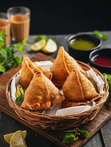 Chowmein Samosa [1 Piece]