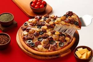 Chicken Maximus Medium Pizza (Serves 2)