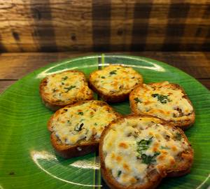 Cheese garlic bread
