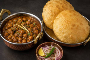 Punjabi De Chole [250 ml] With 2 Bhature