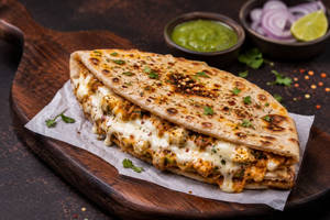 Cheese Stuffed Peri Peri Masala Kulcha Sandwich [1 Piece]