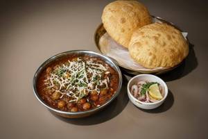 Full Spicy Chole [250 ml] With 2 Bhature