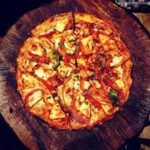 Chili Paneer Pizza (with mozzarella)