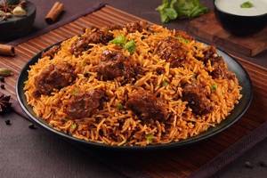 Hyderabadi Pepper Chicken Biryani (Serves 1).