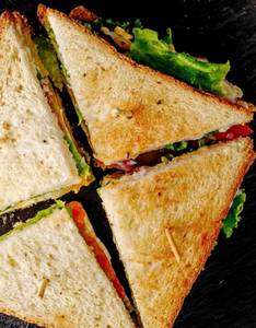 Club Sandwich 3 Layer (4 Pcs Full) Brown Bread