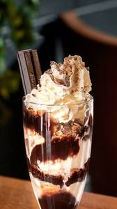 Kit kat sundae