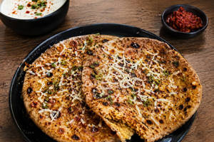 2 Paneer Aloo Paratha With Amul Masti Dahi [1 Cup, 85 GM]