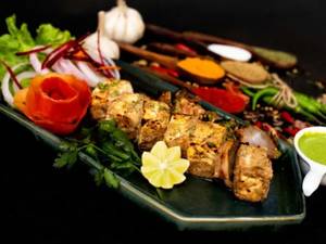 Bhatti Paneer Tikka (6 Pieces, Serves 2-3)